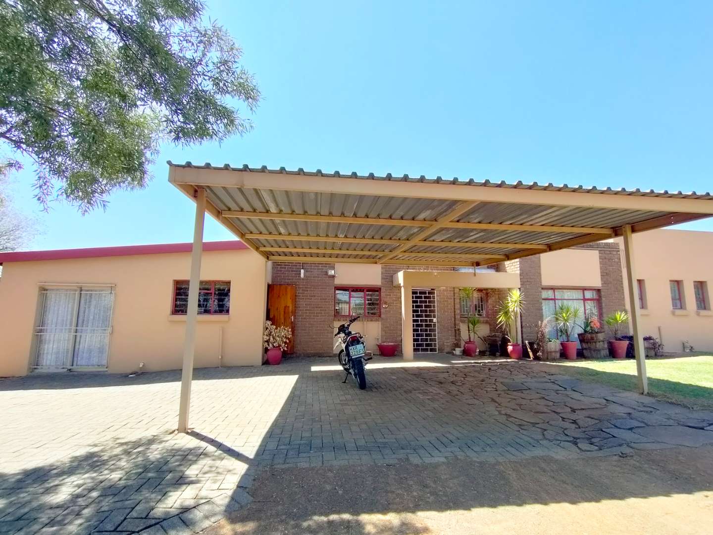 4 Bedroom Property for Sale in Langenhovenpark Free State